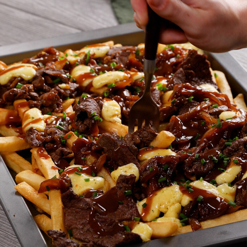 Caramelized Onion and Steak Poutine